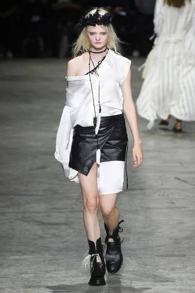 Look 15